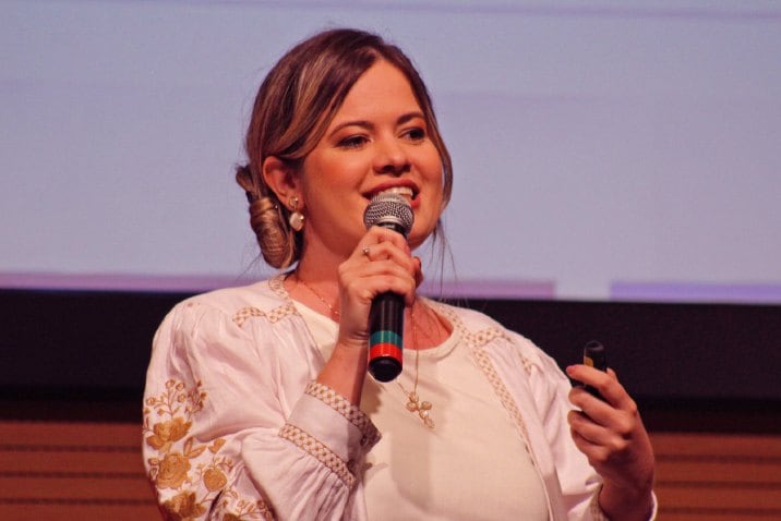 Palestrante conduzindo a apresentação no Encontro Executivo